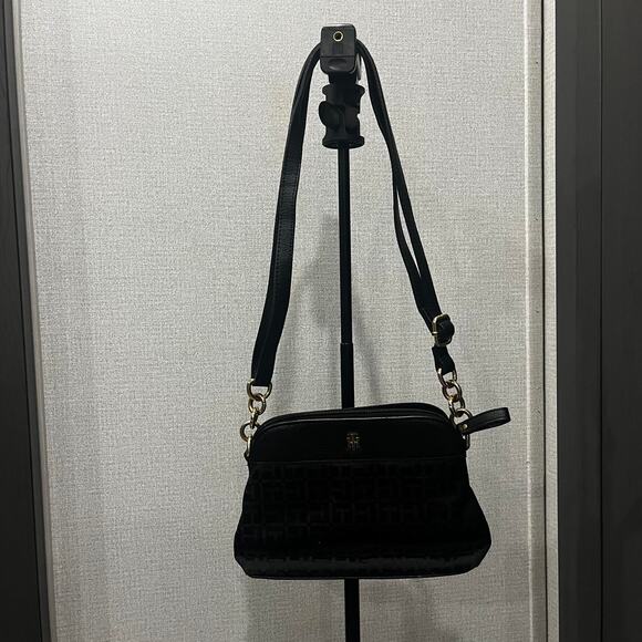 Tommy Hilfiger Handbags - Tommy Hilfiger Purse